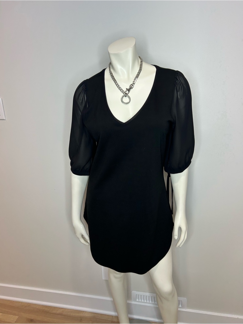 Elegant Black V-Neck Puff Sleeve Tunic❤️M